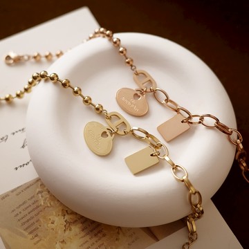 [鈦鋼.手鍊] 設計感吊牌鈦鋼手鍊【UME】不退色手鍊/洗澡可戴 鈦鋼鍍18K金手鍊