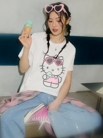 KITTY 經典再現．時髦大圖案印花寬鬆短袖TEE