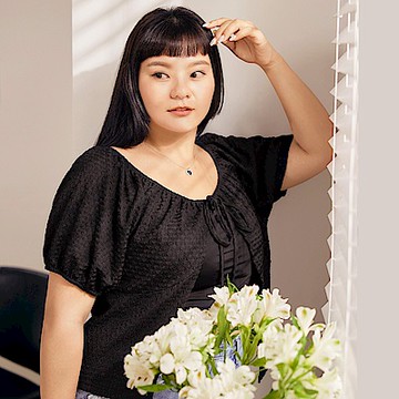 雲朵自訂款-立體紋理泡泡袖綁帶罩衫上衣-OB大尺碼