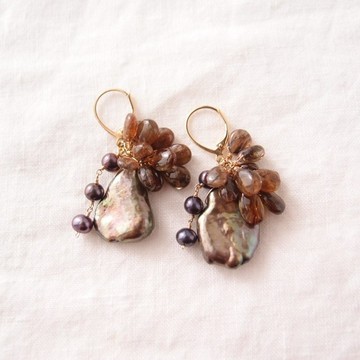 Petal Pearl × Andalusite Earrings 瓣形珍珠 × 安達魯石 法式耳環