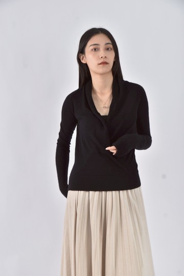 (S) shanghai tang羊毛針織交叉黑色長袖上衣