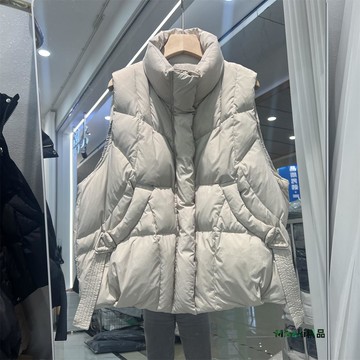 2024冬新款短羽絨服馬甲女立領加厚寬松三角扣飄帶白鴨絨背心外套-Misaki精品