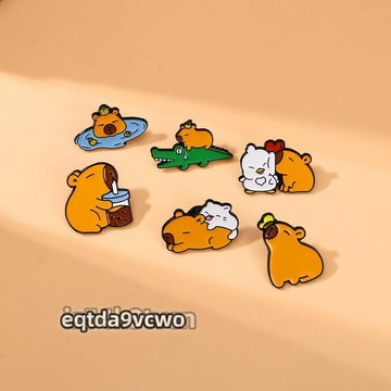 熱賣🔥免運🔥卡皮巴拉金屬胸針 Capybara徽章 水豚金屬裝飾背包配飾 禮品禮物