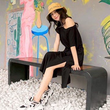 OB嚴選-居家時尚。純色涼爽圓領斜肩收腰開衩短袖洋裝《DA8356-》