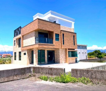 冬山近櫻花步道大面寬六套房氣派農舍｜宜蘭縣冬山鄉九分三路