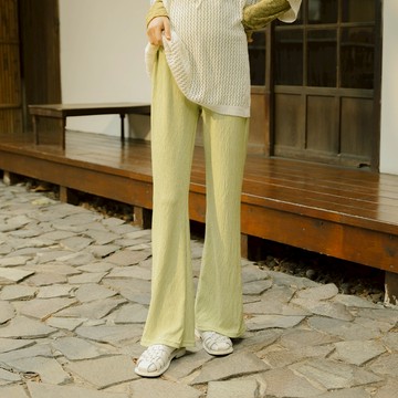 QUEENSHOP_ S 女裝 長褲 皺皺紋理坑條造型喇叭褲 五色售 現+預 【04101789】