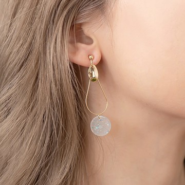 粉嫩壓克力水滴垂墜耳夾(2色)-B10239