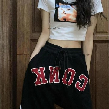 夏季優選✨美式休閒短褲 熱褲 國潮美式復古籃球短褲女夏季辣妹hiphop高街運動情侶五分褲潮 英文短褲女 原宿風