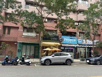 河堤社區劍橋水岸都市十米路上吃市金店面｜高雄市三民區明吉路