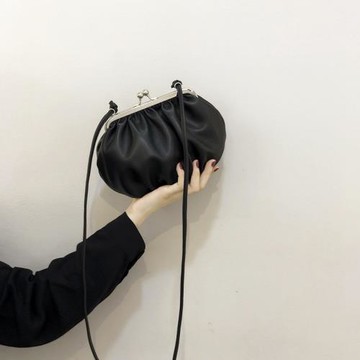 網紅小包包女包2025夏新款潮洋氣百搭斜挎包餃子包夏季流行夾子包