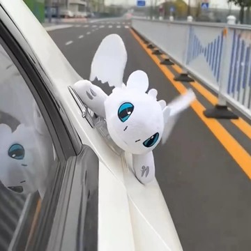 【台灣出貨】會飛的車載無牙仔 車頂裝飾 車尾裝飾 汽車個性擺件 馴龍高手 便攜拆卸不留痕 毛絨公仔 汽車吸盤穩固不掉
