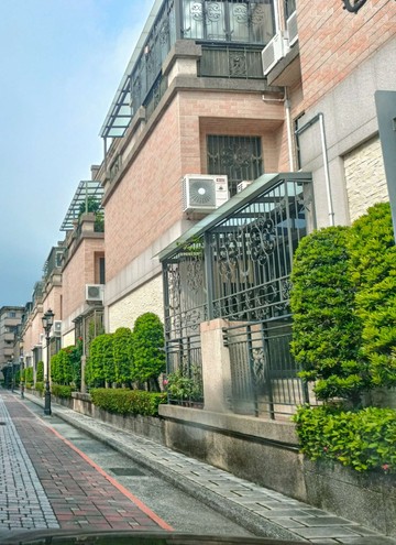 大昌三車位電梯輕屋齡別墅｜高雄市三民區大昌一路