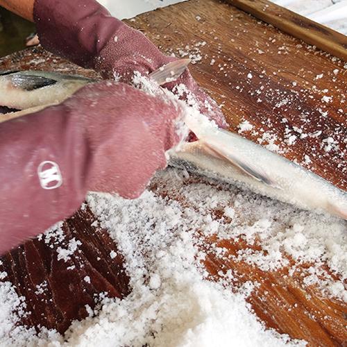 塩引き鮭 一本物 生時4.5kg※漁獲時の鮭の重さを表記しております 又上 送料無料