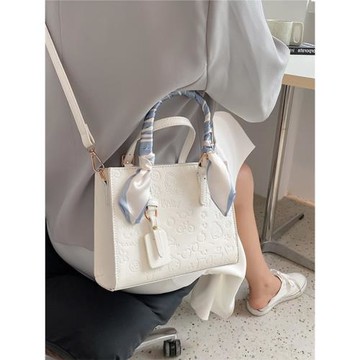 MK DA高級感包包女2025潮新款小眾手提單肩包百搭壓花斜挎小方包