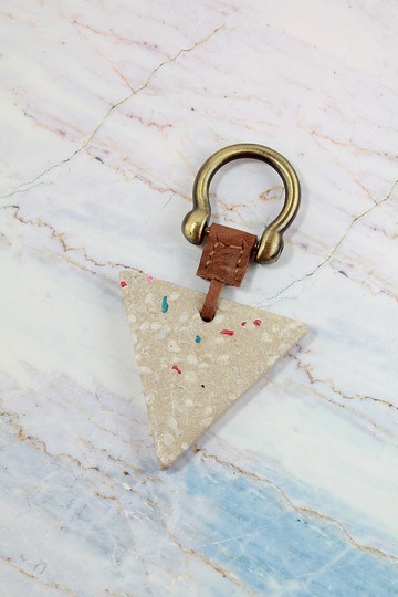 三角抿石子鑰匙圈