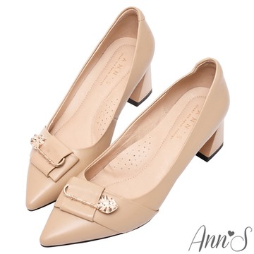 Ann’S想念金色別針-小羊皮全真皮粗跟尖頭鞋-杏(版型偏大)