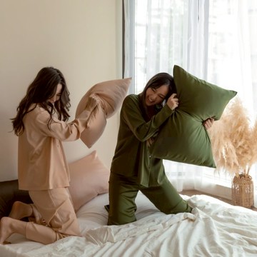 Rising Boutique 啞光設計柔滑刺繡枕頭套 2對 - 粉膚＋月桂綠