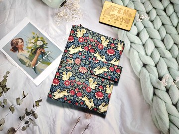 日本薄棉布深藍松鼠與兔圖騰磁釦書衣+書背加拉鍊款A6書衣-書15.3