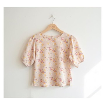 紫色碎花袖飾上衣