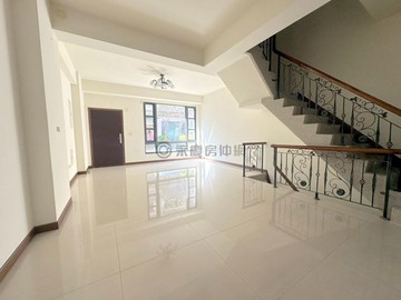 竹北國中社區透天車庫雙車有警衛免追垃圾車｜新竹縣竹北市國興街