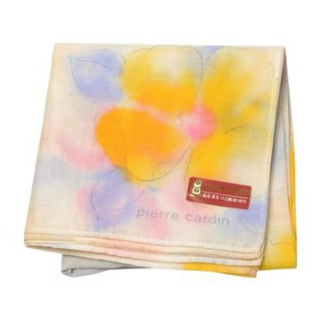 pierre cardin 日本製白底暈染花卉圖騰字母LOGO方巾(44CM)