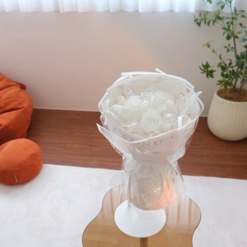 【閒暇人花藝設計】高級感白玫瑰花束 3朵頂級厄瓜多永生玫瑰 / 生日禮物 情人節禮物 母親節禮物 七夕花禮 求婚花禮 告白花禮 結婚紀念日禮物