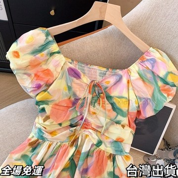 現.貨 2025碎花夏季上衣新款方領收腰印花泡泡襯衣襯衫法式油畵娃娃AA