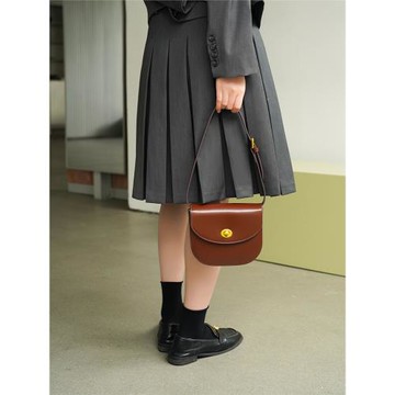 原創高級感2025新款復古小方包斜挎單肩真皮簡約腋下馬鞍豆腐包女