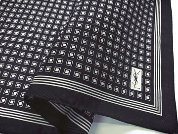 Yves Saint Laurent 古董手帕 經典幾何圖案 18 x 18 英吋