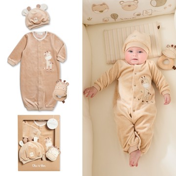奇哥 - 有機棉長頸鹿妙妙裝/連身衣3件組禮盒 3-6個月(妙妙裝+帽子+手搖鈴 嬰兒禮盒 彌月禮盒)