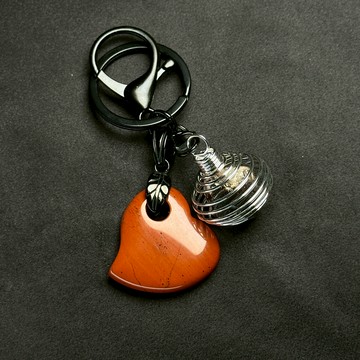 紅碧玉愛心鑰匙圈| 綴黑超七 黑色鑰匙圈 平安 墜飾 鑰匙圈 隨機出貨  S25BU12-05