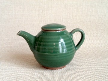 青瓷茶壺 a