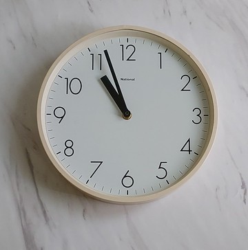 普普年代 • 北歐風格 公共場所 車站奶油色鐵皮絕版古董時鐘