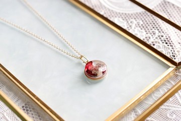 樹脂藝術 圓形墜飾・吸血鬼的吻