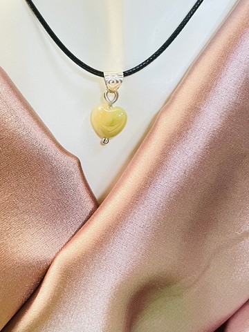 翡翠愛心項鍊 黃帶綠翡翠  999純銀墜頭 贈不鏽鋼蠟繩