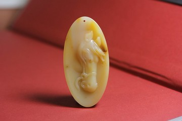 【一馬當先】馬寓意堅定可靠|忠貞不渝| 項鏈 掛件吊飾天然黃蠟石