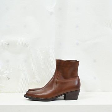 英倫風-小筒圍切割尖頭短靴-棕色