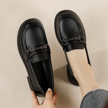 🔥台灣出貨🔥真皮樂福鞋女2023平底英倫風小皮鞋單鞋金屬平跟工作鞋不纍腳