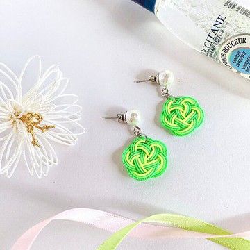 耳針[青檸蘇打水] 水引花和棉珍珠 熒光綠檸檬 Yurayura