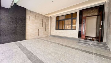 八卦商圈面寬雙車電梯豪墅｜高雄市仁武區八德南路