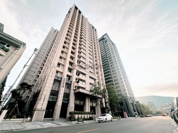 城揚悅龍灣｜至高無上景觀豪宅三平車｜高雄市鼓山區龍水二路