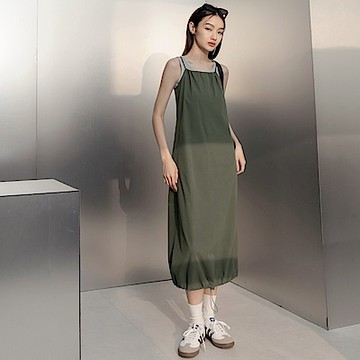 OB嚴選-涼感．抗UV調節束口冰河系防曬細肩洋裝《DA10032-》