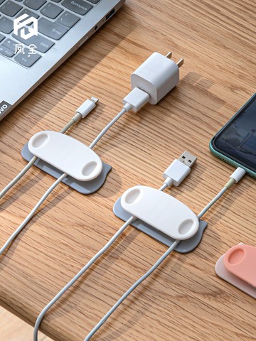 免打孔壁掛電源線插頭固定器強力粘鉤桌面理線器小豬頭電線掛收納