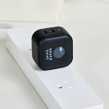 來點動物抹茶甜筒鴉GaN 45W Type-C雙孔充電頭