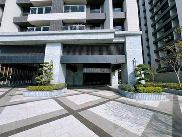 楠梓大學｜約7.6米大面寬｜一樓＋夾層金店面｜高雄市楠梓區大學十一街