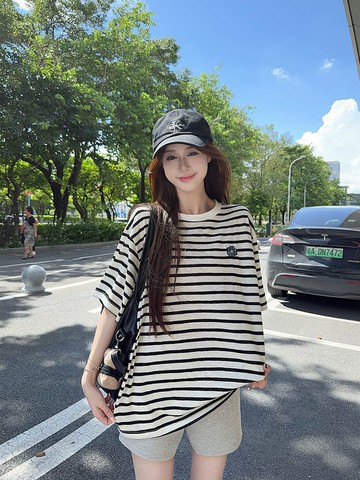 【限時79折】晴日小花刺繡條紋圓領T恤-86903