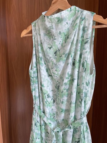 春夏物語嫩綠蘋果花半高領微削肩輕薄長版絲棉洋裝