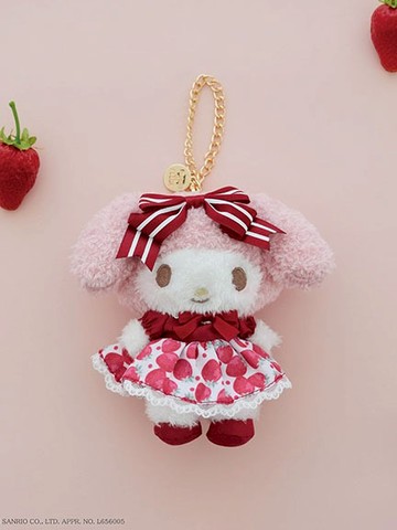 三麗鷗聯名草莓新聞系列-美樂蒂洋裝娃娃吊飾(08000804500) - Maison de FLEUR
