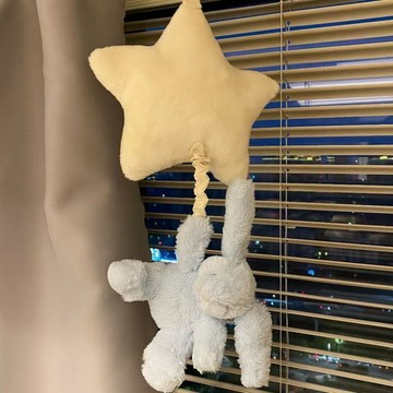 🔥臺灣出貨🔥拉鈴害羞藍色星星邦尼兔音樂拉鈴八音盒爆款床掛飾爆款安撫毛絨 音樂拉鈴 八音盒 安撫陪伴玩具 推車玩具