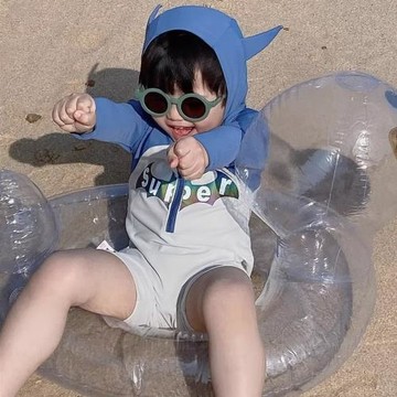 小男孩泳衣可愛鯊魚寶寶游泳衣速干潮款小童1-3歲連體式兒童泳裝